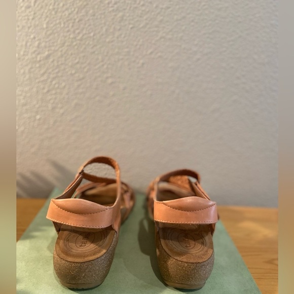 Taos~Trulie~Cantaloup~Soft Leather~Sandal~Hook & Loop Velcro Close~Size 9 - 9.5 - Picture 7 of 16